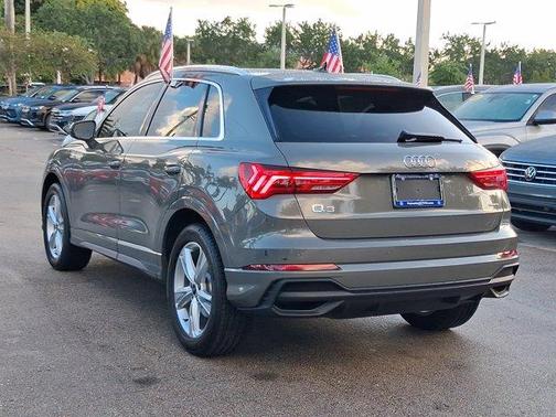 Chronos Gray Metallic 2024 Audi Q3 45 S line Premium