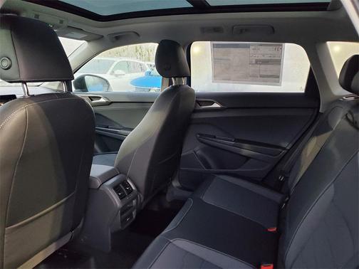 2025 Volkswagen Taos 1.5T SE Black