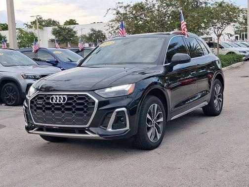Mythos Black Metallic 2023 Audi Q5 45 S line quattro Premium
