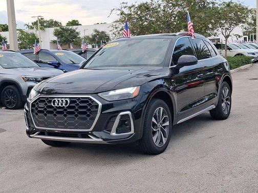 Mythos Black Metallic 2023 Audi Q5 45 S line quattro Premium