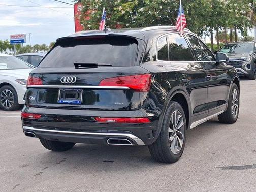 Mythos Black Metallic 2023 Audi Q5 45 S line quattro Premium
