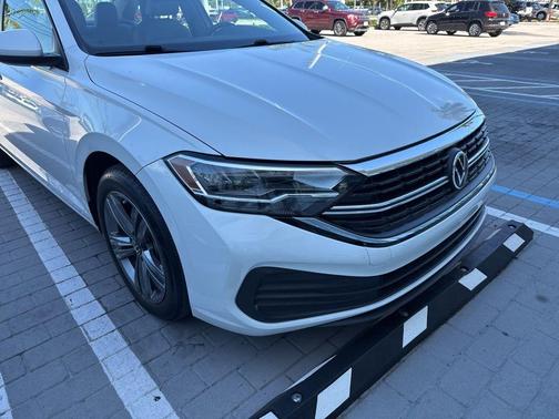 Opal White Pearl Effect 2024 Volkswagen Jetta 1.5T SE