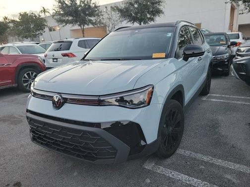 2025 Volkswagen Taos 1.5T SE Black