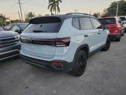 2025 Volkswagen Taos 1.5T SE Black