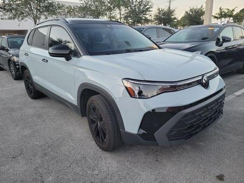 2025 Volkswagen Taos 1.5T SE Black