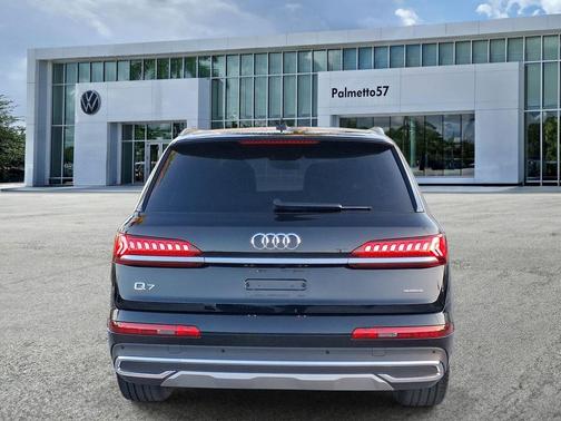 Mythos Black Metallic 2023 Audi Q7 45 Premium Plus