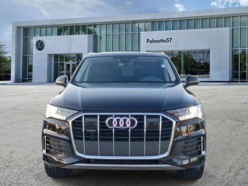 Mythos Black Metallic 2023 Audi Q7 45 Premium Plus