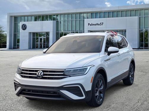 Opal White Pearl Effect 2023 Volkswagen Tiguan 2.0T SE