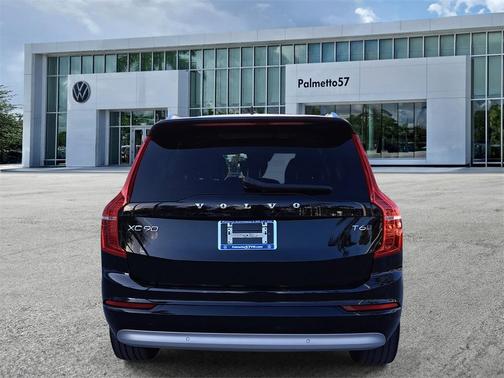 2022 Volvo XC90 T6 Momentum 7 Passenger