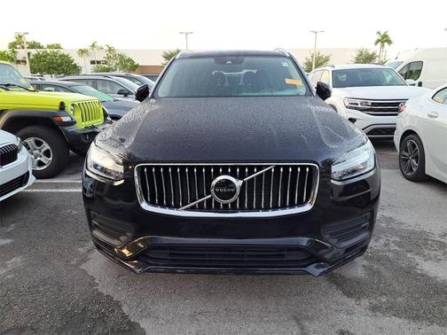 2022 Volvo XC90 T6 Momentum 7 Passenger