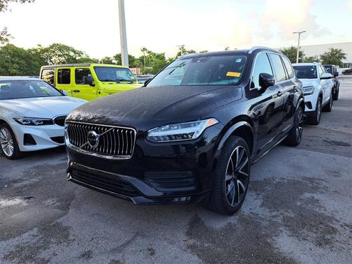 2022 Volvo XC90 T6 Momentum 7 Passenger