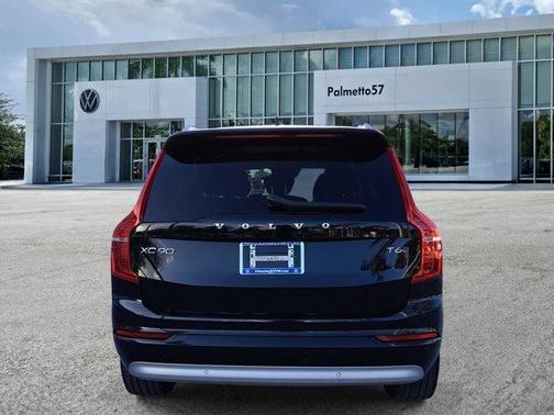 2022 Volvo XC90 T6 Momentum 7 Passenger