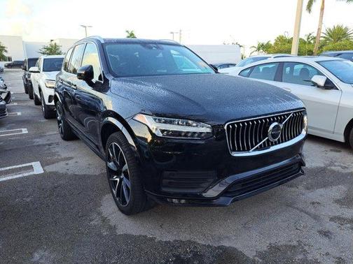 2022 Volvo XC90 T6 Momentum 7 Passenger
