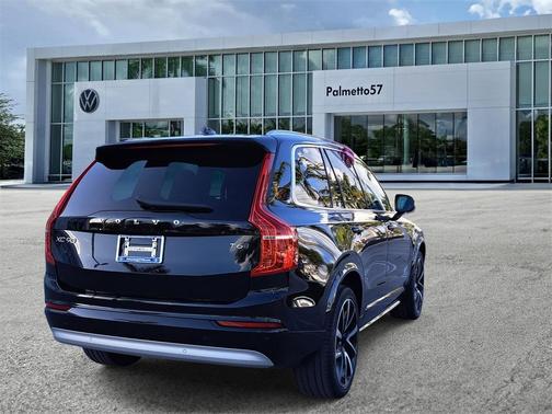 2022 Volvo XC90 T6 Momentum 7 Passenger