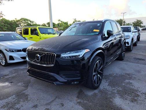 2022 Volvo XC90 T6 Momentum 7 Passenger