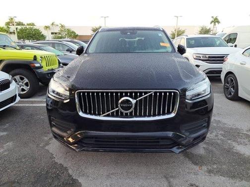 2022 Volvo XC90 T6 Momentum 7 Passenger