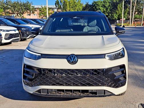 Sandstone 2026 Volkswagen Tiguan 2.0T SE R-Line Black