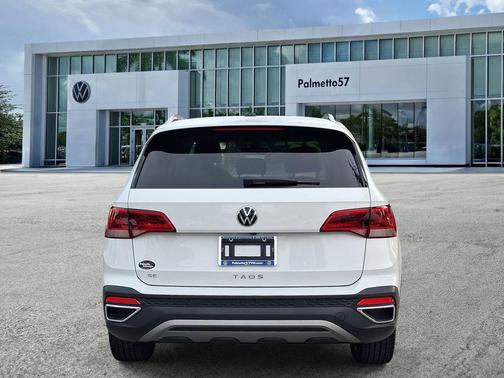 Pure White 2023 Volkswagen Taos 1.5T SE