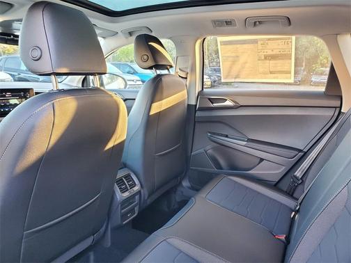 2025 Volkswagen Taos 1.5T SE Black
