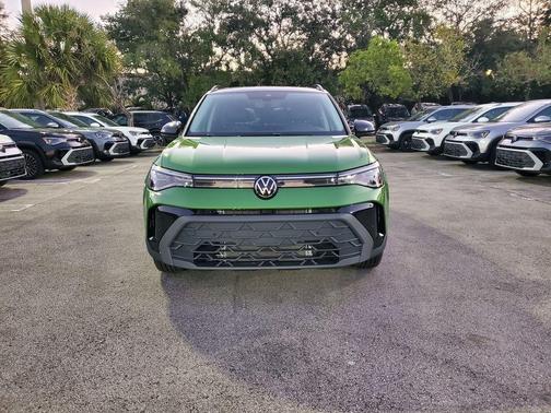 Bright Moss Green W/Black Roof 2025 Volkswagen Taos 1.5T SE Black