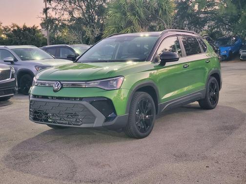 Bright Moss Green W/Black Roof 2025 Volkswagen Taos 1.5T SE Black