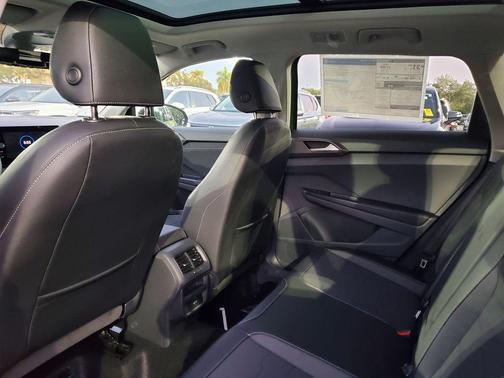 Bright Moss Green W/Black Roof 2025 Volkswagen Taos 1.5T SE Black