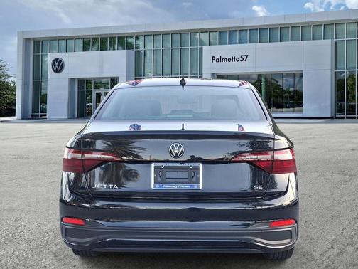 Deep Black Pearl Effect 2024 Volkswagen Jetta 1.5T SE
