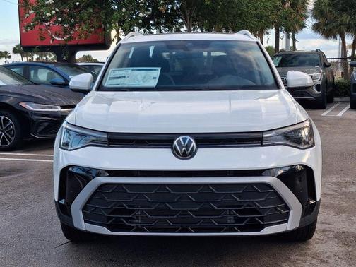Pure White 2026 Volkswagen Taos 1.5T SE