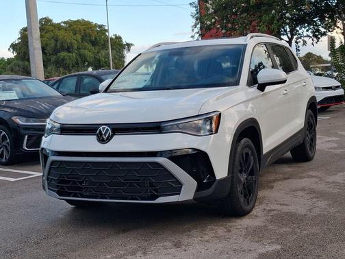 Pure White 2026 Volkswagen Taos 1.5T SE