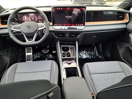 2026 Volkswagen Tiguan 2.0T SEL R-Line