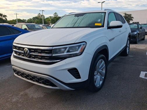 Pure White 2022 Volkswagen Atlas Cross Sport 2.0T SE w/Technology