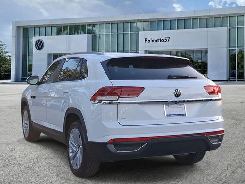 Pure White 2022 Volkswagen Atlas Cross Sport 2.0T SE w/Technology