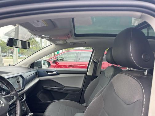 Platinum Gray Metallic 2022 Volkswagen Taos 1.5T SE