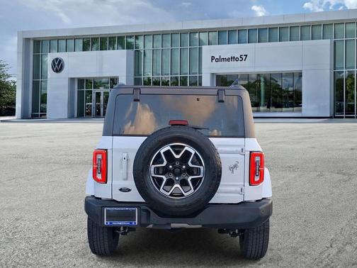Oxford White 2025 Ford Bronco Outer Banks