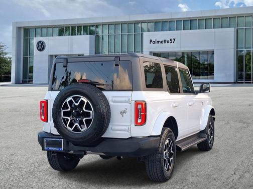 Oxford White 2025 Ford Bronco Outer Banks
