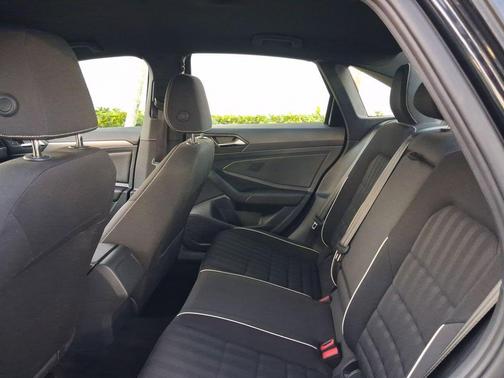 Deep Black Pearl Effect 2024 Volkswagen Jetta 1.5T Sport