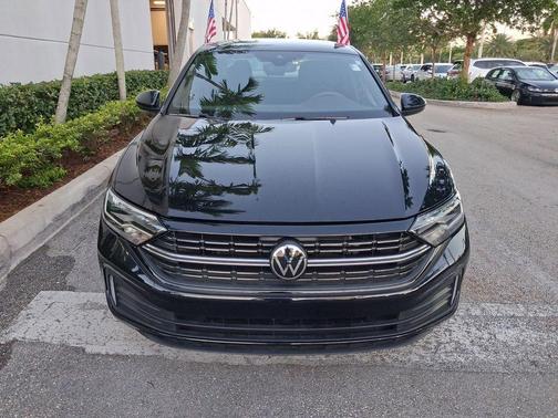 Deep Black Pearl Effect 2024 Volkswagen Jetta 1.5T Sport