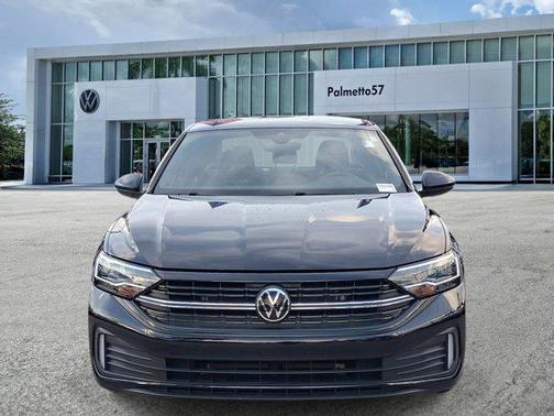 Deep Black Pearl Effect 2024 Volkswagen Jetta 1.5T Sport