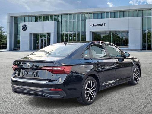 Deep Black Pearl Effect 2024 Volkswagen Jetta 1.5T Sport