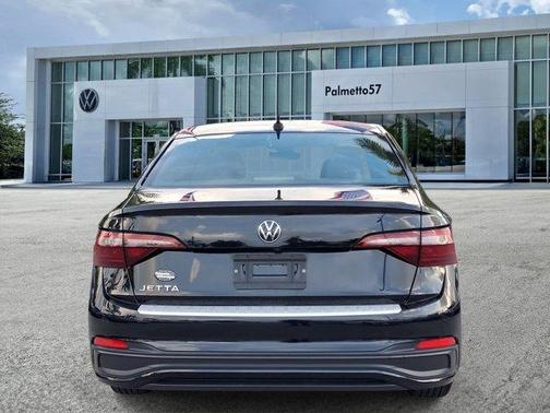 Deep Black Pearl Effect 2024 Volkswagen Jetta 1.5T Sport