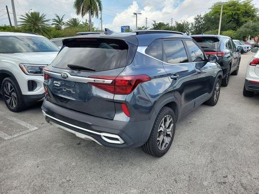 Gray 2021 Kia Seltos EX