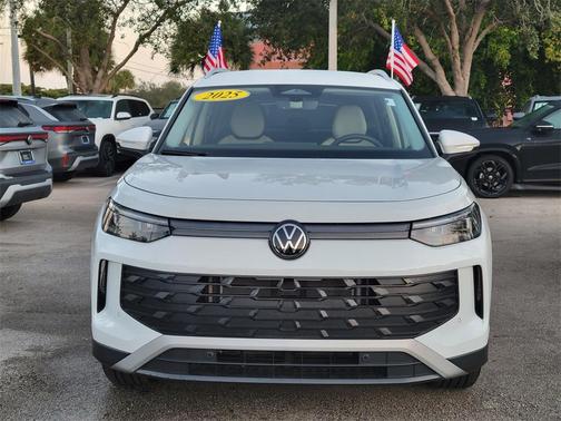 2025 Volkswagen Tiguan 2.0T SE