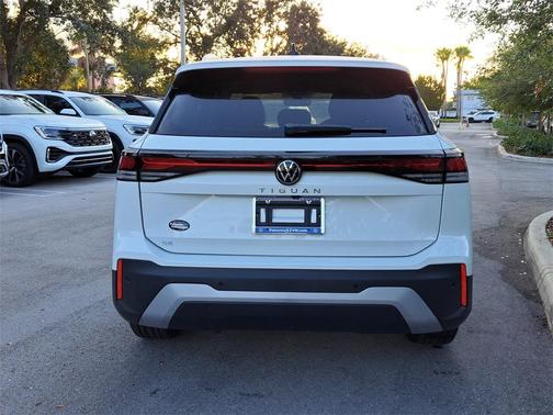 2025 Volkswagen Tiguan 2.0T SE