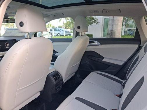 Pure White 2026 Volkswagen Taos 1.5T SE