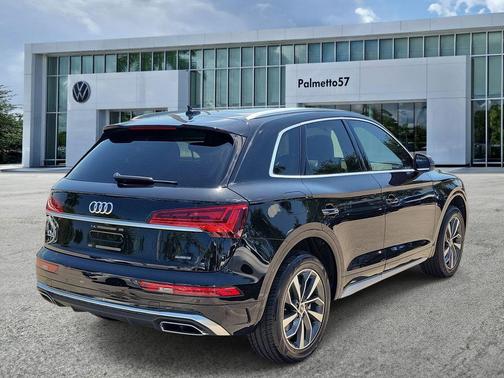 Mythos Black Metallic 2023 Audi Q5 45 S line quattro Premium