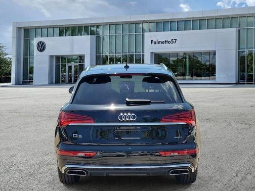 Mythos Black Metallic 2023 Audi Q5 45 S line quattro Premium
