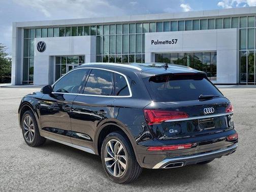 Mythos Black Metallic 2023 Audi Q5 45 S line quattro Premium
