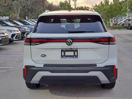 2025 Volkswagen Tiguan 2.0T SE