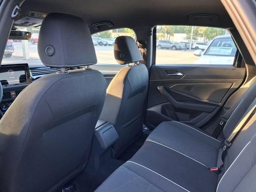 Deep Black Pearl 2026 Volkswagen Jetta 1.5T Sport