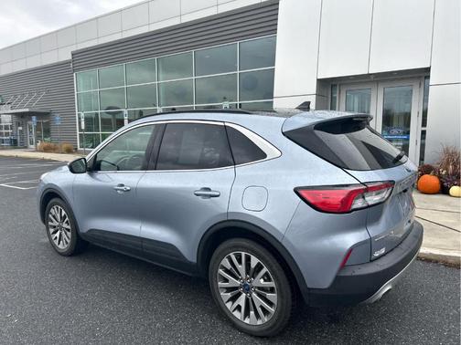 2022 Ford Escape Titanium Hybrid